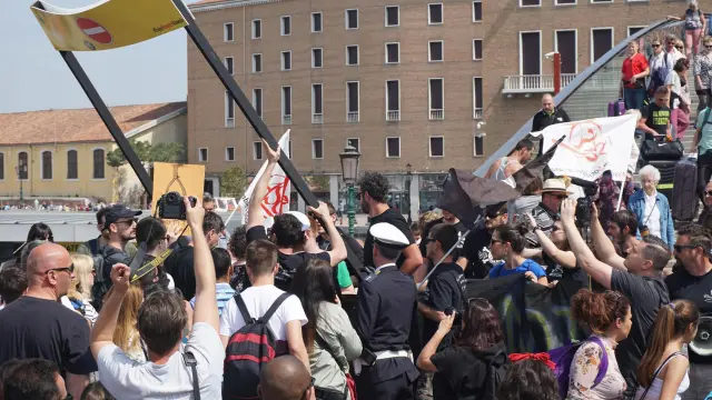Protestas registradas este domingo en Venecia.