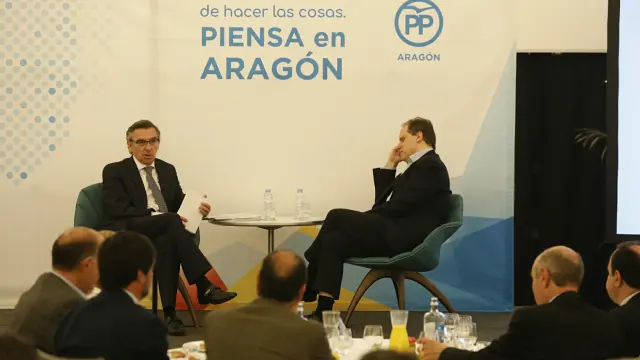 Luis María Beamonte, presidente del PP Aragón, en un desayuno informativo en Zaragoza.