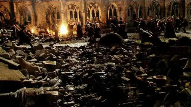 Imagen de la Batalla de Hogwarts en la película, Harry Potter y las reliquias de la muerte