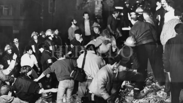 ETA cometió el atentado más sangriento de cuantos ha llevado a cabo en Aragón el 11 de diciembre de 1987, asesinando en la casa cuartel de la avenida Cataluña de Zaragoza a 11 personas, entre quienes se encontraban 5 niñas y un joven de 17 años.