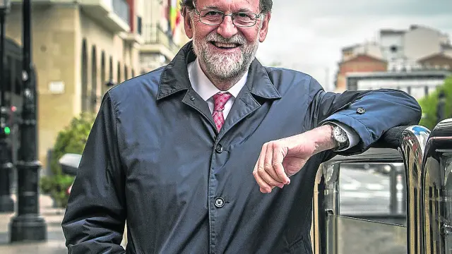 Rajoy posa en el centro de Logroño tras un acto, el pasado jueves, con la Guardia Civil.