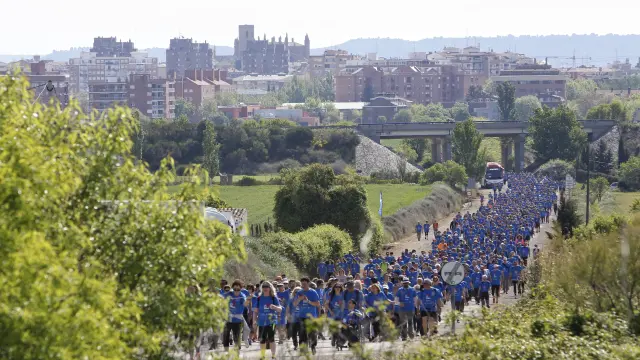 Multitudinaria marcha solidaria Aspace en Huesca