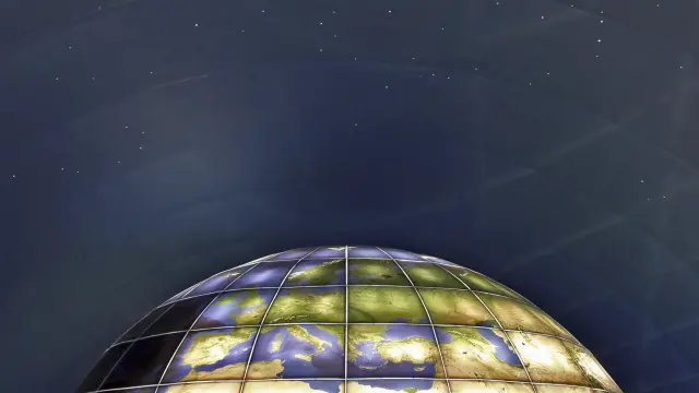 El Planetario de Aragón permite viajar por el universo desde la butaca.