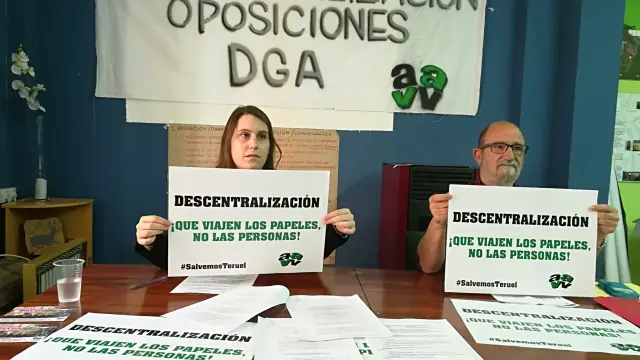 Patricia Blasco y Pepe Polo, de la Federación de Vecinos, pidieron este viernes oposiciones descentralizadas.