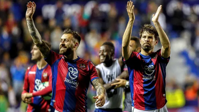 Los jugadores del Levante celebran la victoria ante el Barça