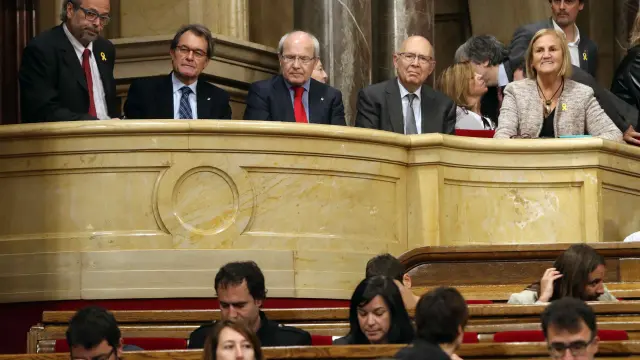 Mas, Montilla y familia de Torra, en la tribuna de invitados del Parlament