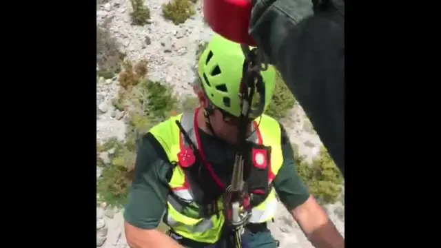 Momento del rescate de un escalador en Peña Montañesa.