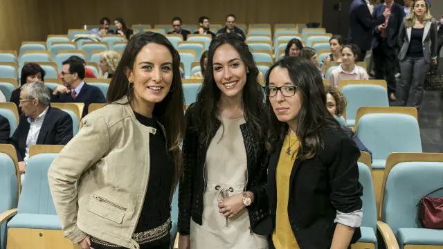 Cristina Vallejo, Patricia Andrés y Alba Gállego, ayer en la entrega de premios.