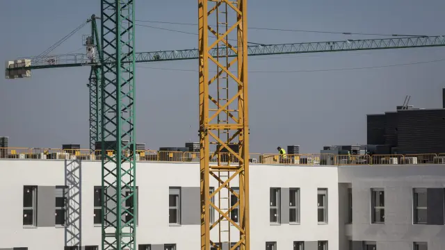 Construcción de nuevas viviendas en Parque Venecia en Zaragoza.