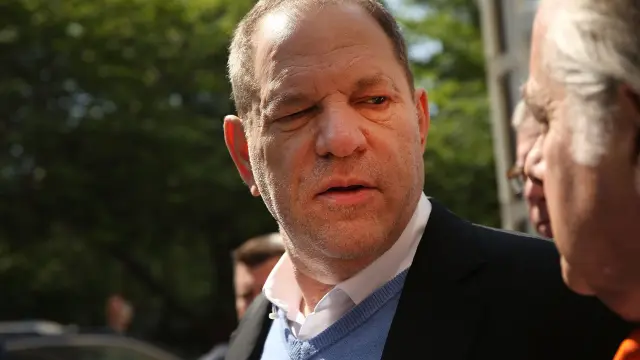 Harvey Weinstein se entregó en una comisaría de Nueva York por los cargos de abusos sexuales
