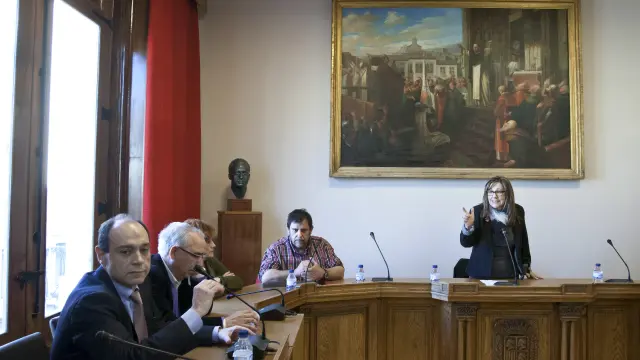 Pilar Herrero, durante su primera intervención como alcaldesa tras la moción de censura en 2013.