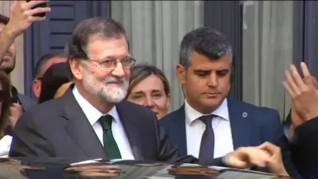 Mariano Rajoy abandona el Congreso entre aplausos