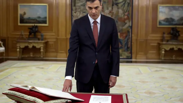Pedro Sánchez promete su cargo