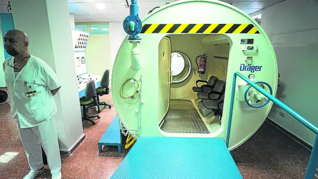 La cámara hiperbárica del hospital General de la Defensa es de uso militar y civil.