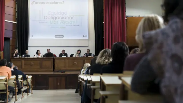 Jornada de debate sobre los deberes en Aragón celebrada el pasado diciembre en Zaragoza