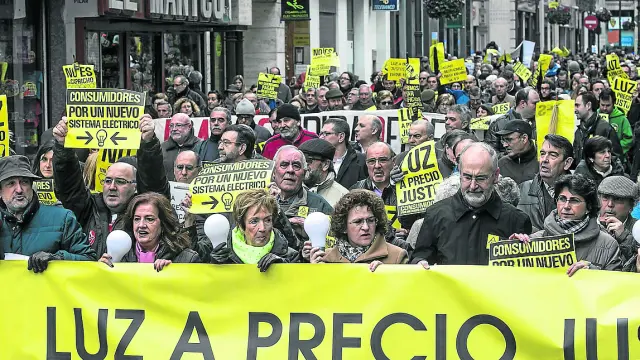 Imagen de una manifestación en Zaragoza en 2014 reclamando una energía más asequible.