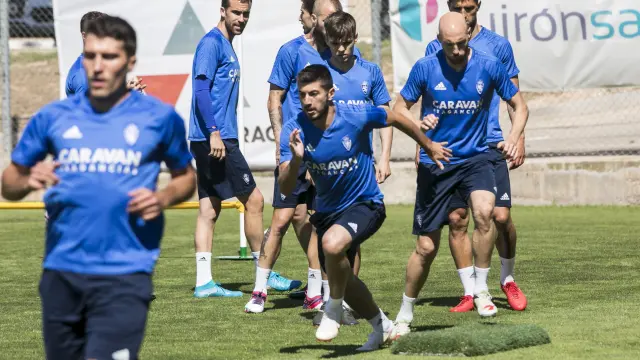 Los jugadores del Real Zaragoza se ejercitaron este martes en la Ciudad Deportiva.