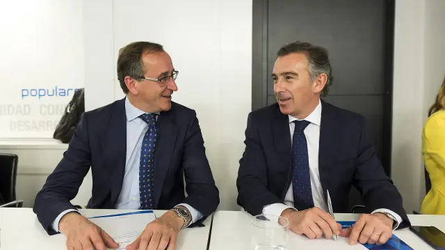 Los líderes del PP vasco y aragonés, Alfonso Alonso y Luis María Beamonte, este martes en Génova.