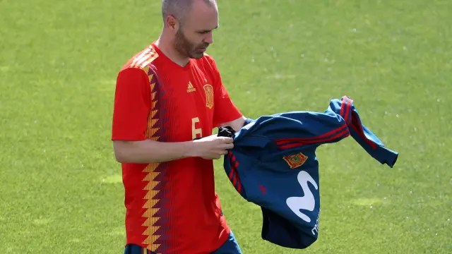 Andrés Iniesta, en el entrenamiento de la selección española en Las Rozas.