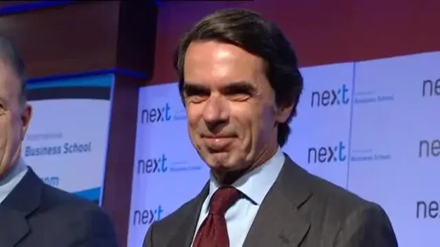 Aznar se compromete con los españoles a reconstruir el centro derecha"