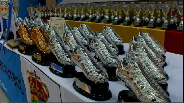 Varios de los trofeos que entregará la Federación Aragonesa
