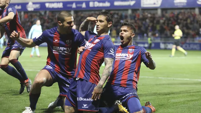 Chimy Ávila, apodado 'El Comandante', celebra uno de los 7 goles que ha anotado con el Huesca en Segunda durante el último ejercicio.
