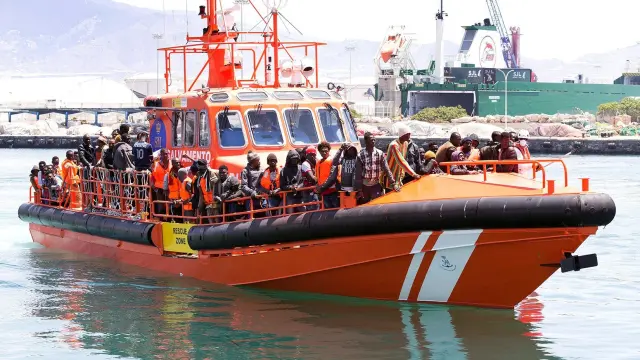Rescatados 89 inmigrantes de dos embarcaciones en Alborán este sábado.