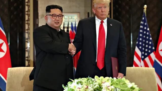 Imagen de archivo de Donald Trump y Kim Jong-un en su última reunión.