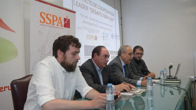 Representantes de la CEOE y los grupos Leader en una asamblea informativa sobre la SSPA.