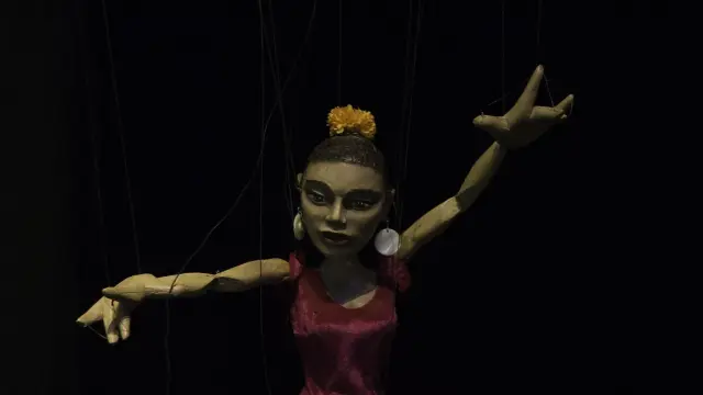'La bailarina', una pieza fechada en 2014-2015, que abre la exposición 'Marionetas'