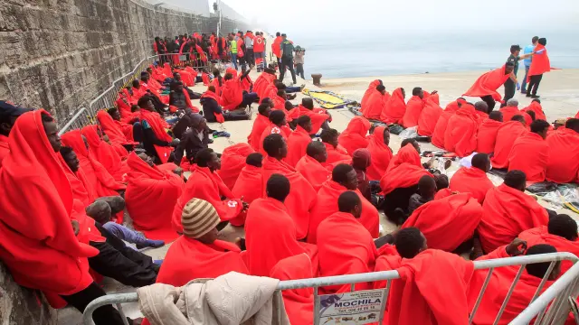Más de 600 personas han llegado a las costas españolas en las últimas horas y cuatro de ellas han muerto en el intento.