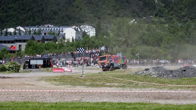 El público ha quedado seducido por la demostración de Jordi Juvanteny y José Luis Criado al frente del camión KH7, con el que disputan el Rally Dakar.