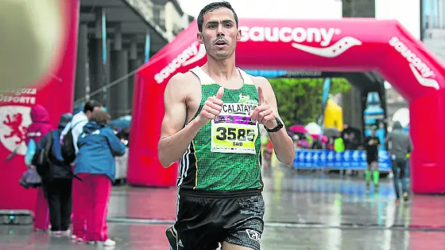 El atleta Said Aitaddi, en una carrera en Zaragoza