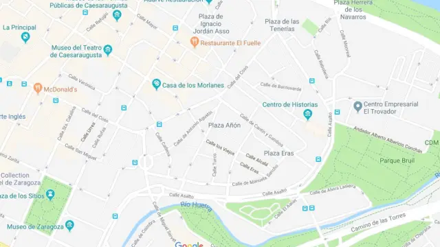 El ciclista se ha caído cuando circulaba por cerca de la plaza de la Magdalena de Zaragoza.