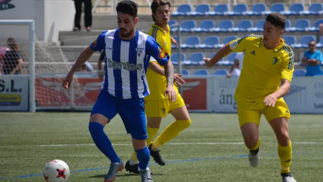 Ejea-Cádiz B de la ida de la final por el ascenso a Segunda División B.