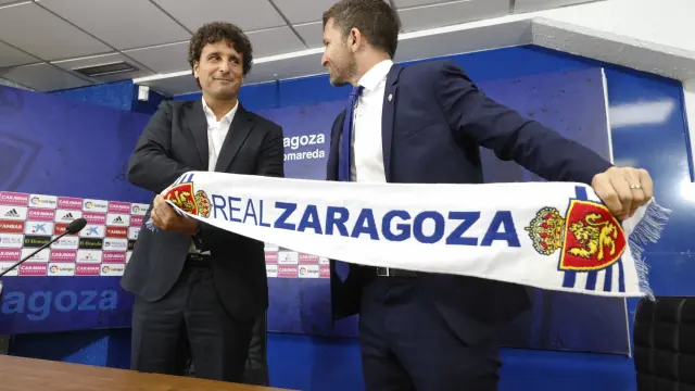 Imanol Idiakez y Lalo Arantegui en la presentación del nuevo entrenador.