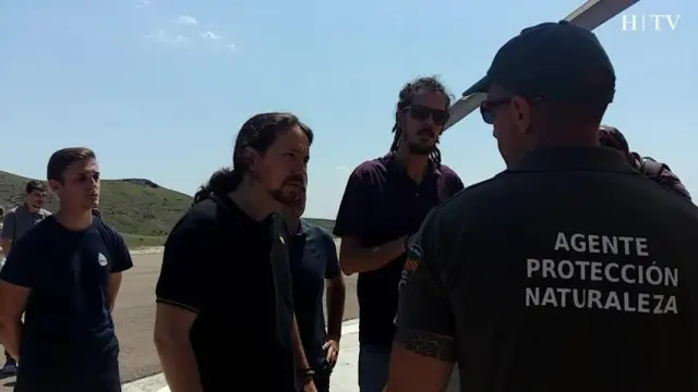 Pablo Iglesias visita el parque de bomberos de Brea de Aragón