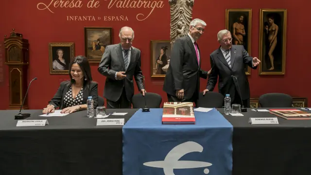 Magdalena Lasala, José Luis Rodrigo, Domingo Buesa y Jacinto Gil presentaron ayer el libro en el Patio de la Infanta.