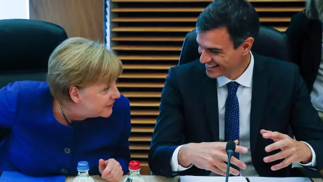 Angela Merkel junto al presidente Pedro Sánchez