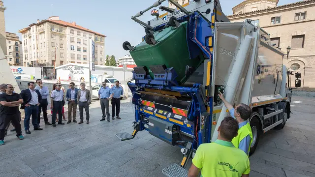 Presentación del camión híbrido de recogida de basura