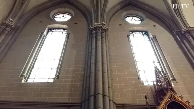 Una iglesia simétrica con aires góticos, románicos y modernistas