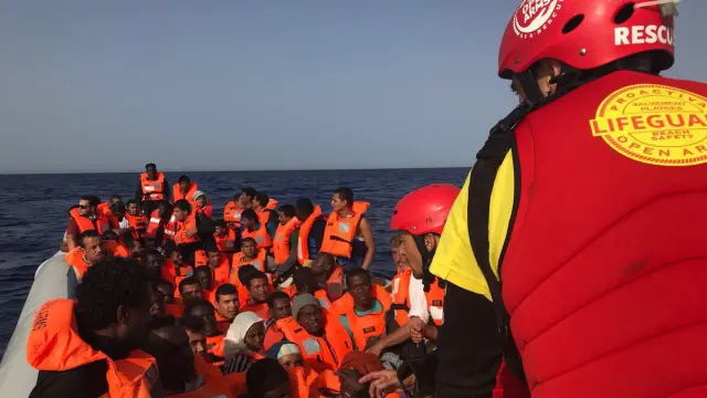 Momento del rescate en el Mediterráneo