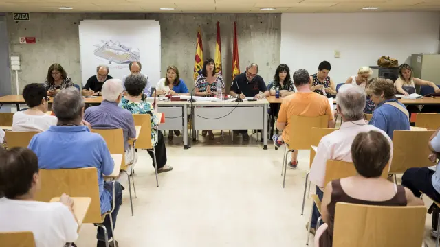 Una imagen de la reunión de la junta de distrito del Rabal celebrada la semana pasada.