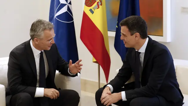 Pedro Sánchez con el secretario general de la OTAN, Jens Stoltenberg, en La Moncloa