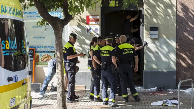 El crimen se produjo el 10 de abril de 2016 en este portal de la avenida de Conde de Aranda de Zaragoza.