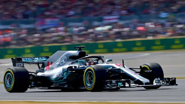 Lewis Hamilton durante la clasificación del GP de Silverstone.