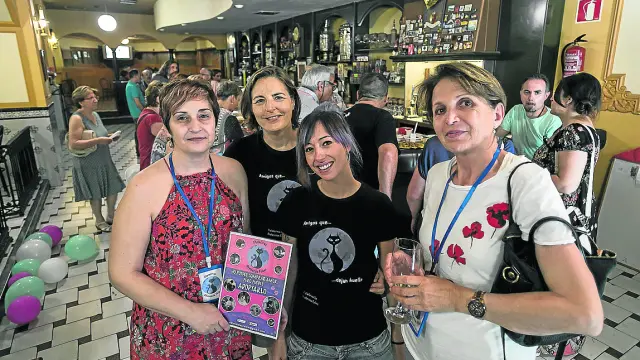 Ana Cristina Madrigal, Helena Moradell, Gabriela Langa e Isabel Checa, en la cafetería La Glorieta.