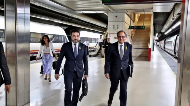 El presidente de la Generalitat antes de subir al tren hacia Madrid