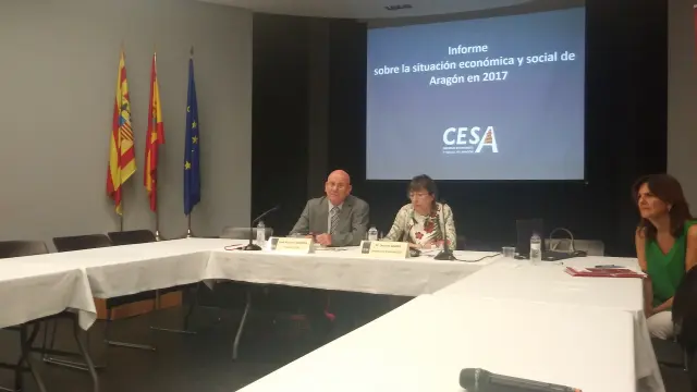 José Manuel Lasierra y Dolores Gadea, en rueda de prensa