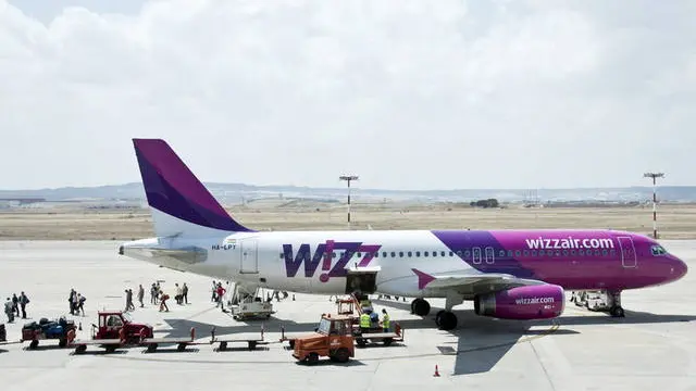 Un avión de Wizz Air en el Aeropuerto de Zaragoza
